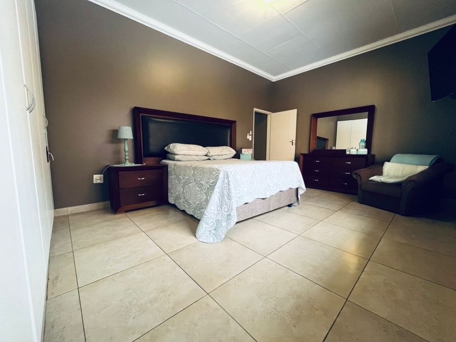 3 Bedroom Property for Sale in Safari Gardens North West